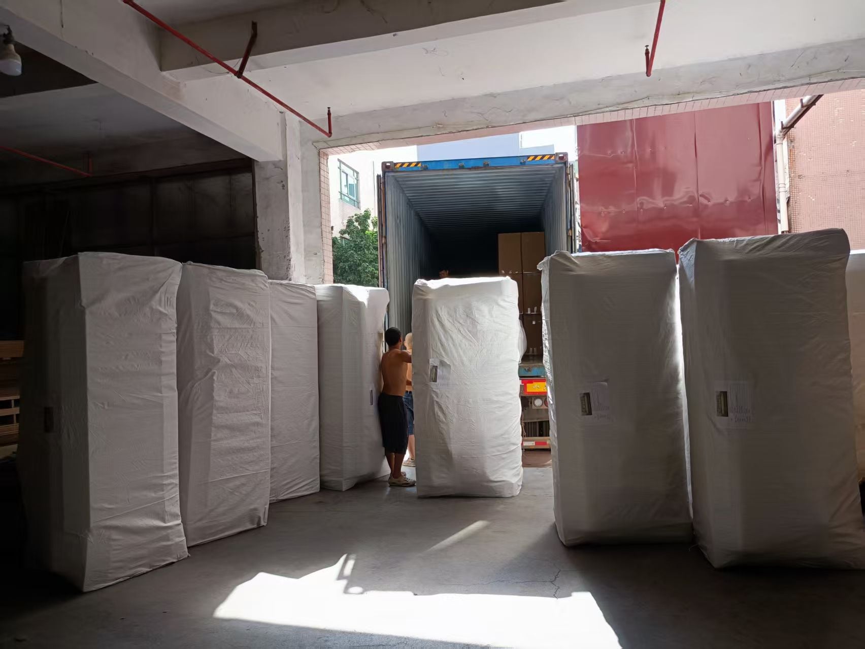 Sofa bed shipment loading for export