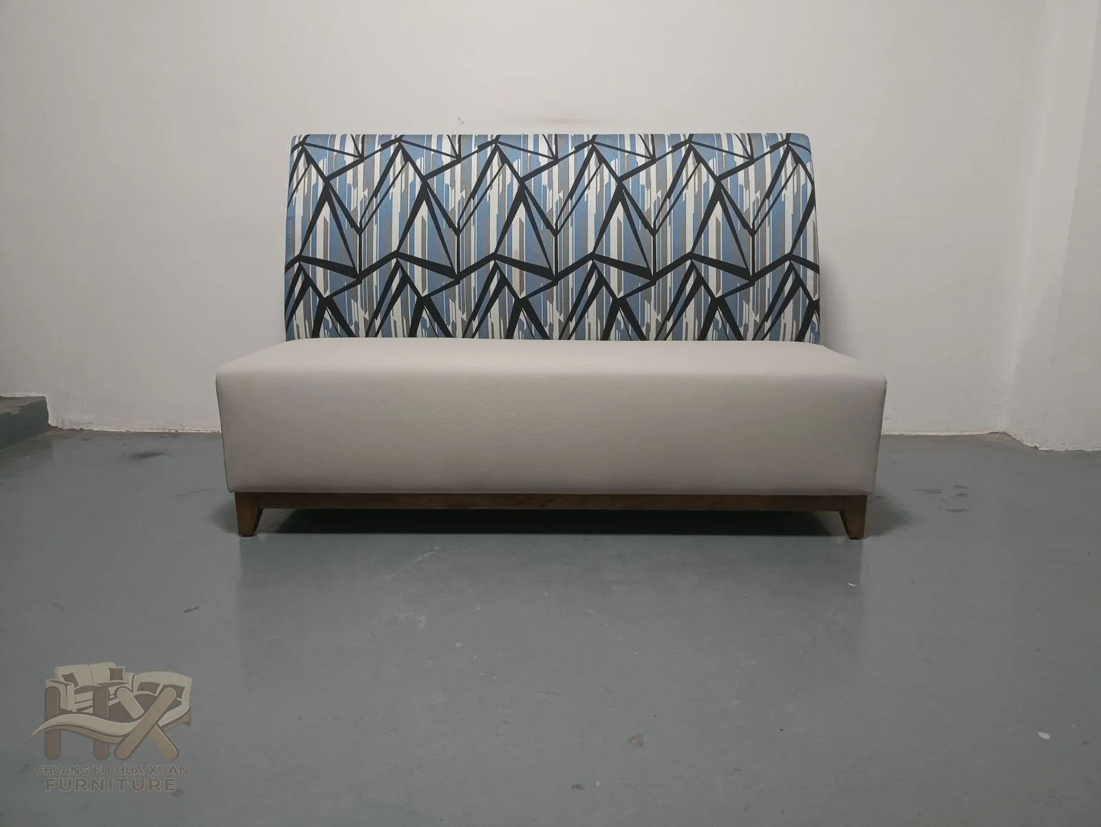 A plain pale seat runs beneath a much taller back printed with intersecting dark lines.
